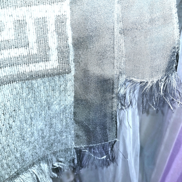 Women's Scarf Spring - Picture 2 of 5